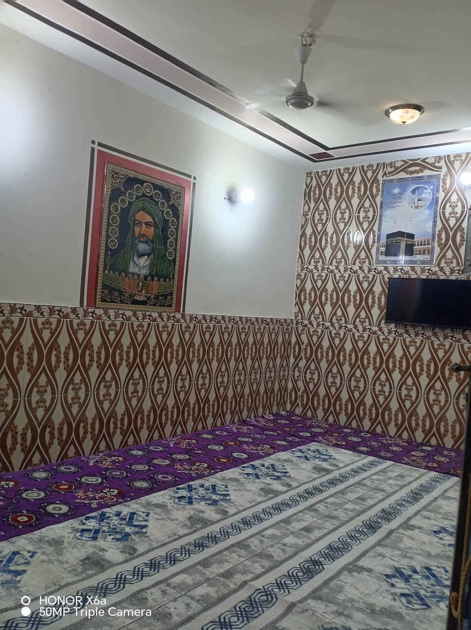 سلام عليكم بيت للبيع مساحه الكليه 340 العرض 15ونص النزال 22 بناء 170 غرفتين نوم، وصاله كبيره واستقبال ومطبخ صحيات خارجيه، وحمام داخلي البناء بلوك السطح صب ، طابو زراعي سند 25،المكان بالقرب من محطة الشيخ،
الاستفسار ***********
مكلف بلنشر
