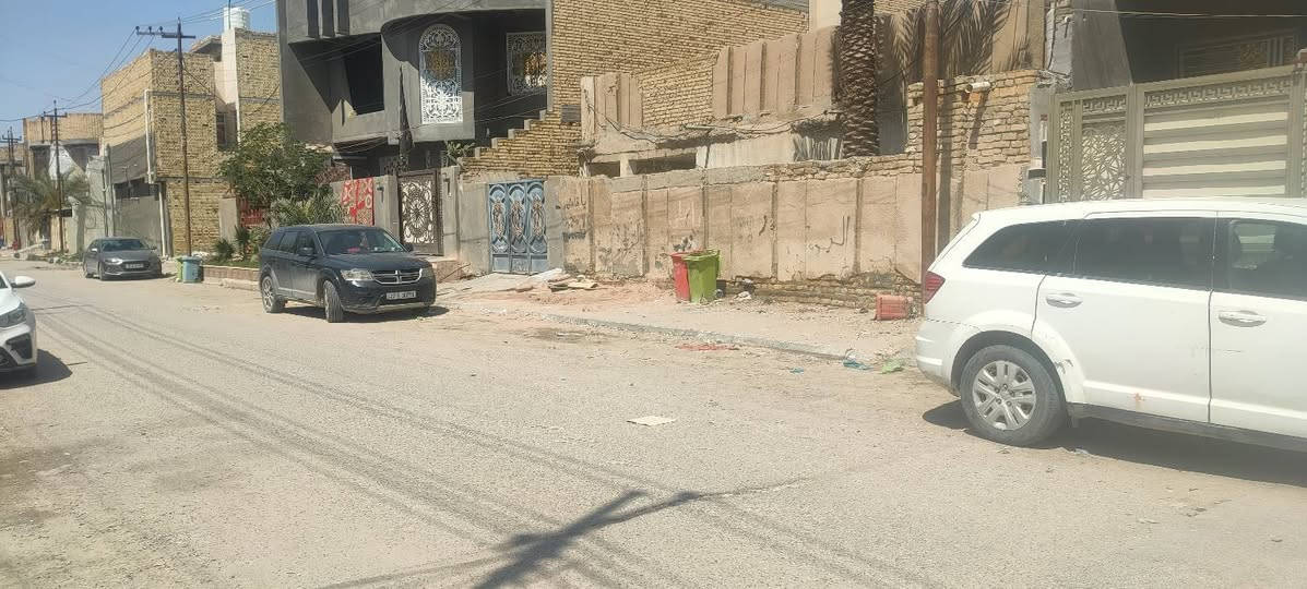 عندي بيت بالناصريه المركز حي المعلمين بيت قديم بيه ايجار ٥٠٠ الف يعني ينباع قطعه ٢٠٠ متر طابو صرف باسمي السعر ٣٠٠ مليون
الناصريه سومر حي المعلمين 
***********
***********
ابو محمود
