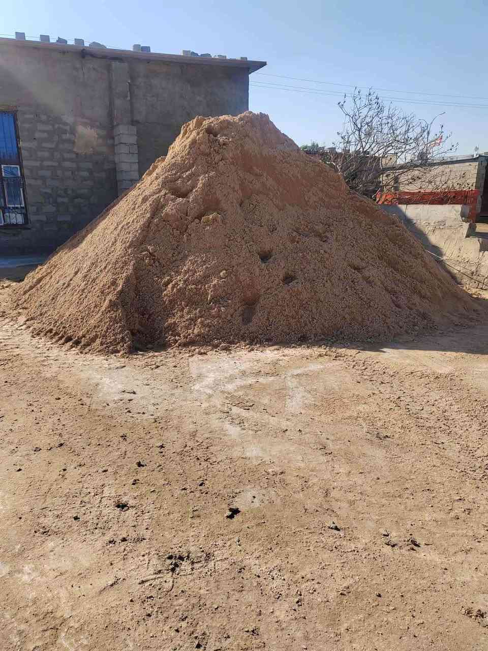 السلام عليكم
سبيس 
رمل 
رمل احمر 
حصو 
جص 
طابوق جديد نجيب لك من المعمل لا تريد 2000 4000

***********
