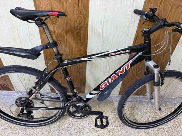 دراجة هوائية GIANT (ROCK4500)

مختوم صنع في تايوان 🇹🇼 

قياس 26 جبلي 

معدن المنيوم 

قياس الفريم 48cm

السستم شيمانو 

المكينة 3/7

العقرب الخلفي شيمانو التوس 

التايرات طخم مختوم كونتيننتال ألماني 🇩🇪 الأصلي ابو خط الفسفور 

السعر 170 ألف دينار 

عنوان المحل موصل أيمن تقاطع شارع كنيسة الساعة🚴‍♂️🚴

يوجد توصيل 🚚 كافة محافظات العراق 🇮🇶 

☎️***********
