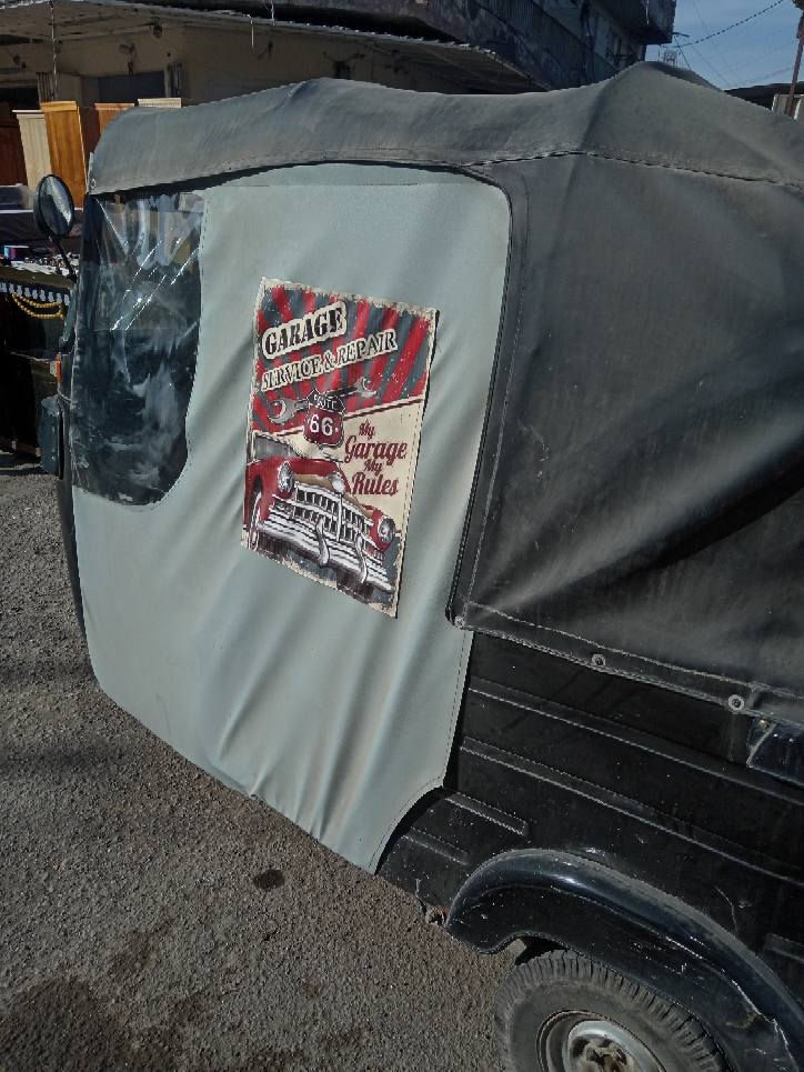 تكتك 18 معمرة دوس امامي وخلفي كهربائيات شغالة اوراق موجودة 7 بس مكاتبة التكتك مكفولة من السرقه فقط مكينه مجفته شغالة گبل للشارع ***********
جوة الاربعة مابيع مامتواجد ع الفيس 
مكان بغداد الجديدة بغداد, العراق
