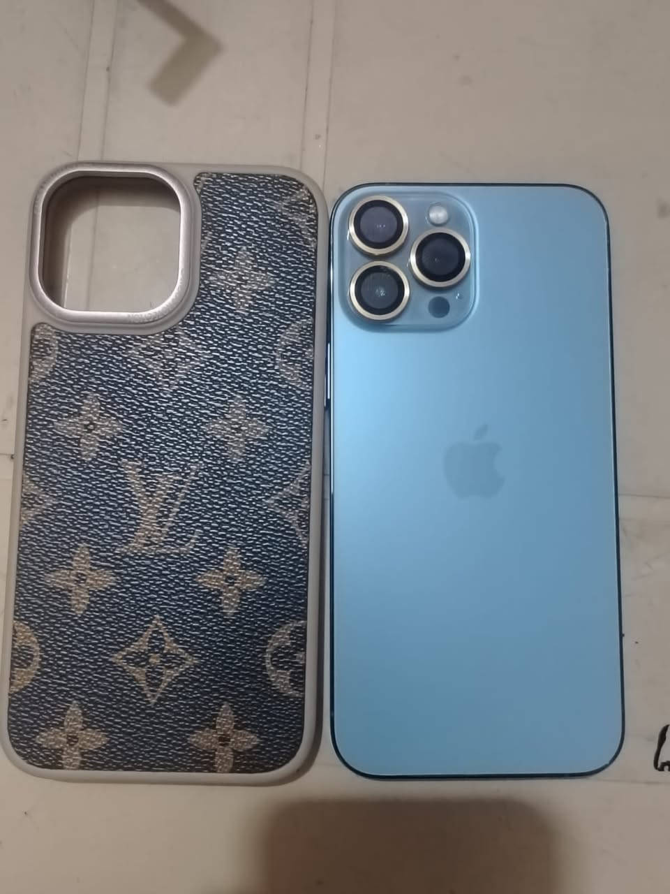 سلام عليكم ايفون ١٣برماكس شرق اوسط ذاكره٥١٢بطاريه ٨٥نضافه100/100بي زلغ بل كلاس وحته مايبين سعره ٧٠٠وبي مجال بسيط موجود خاص واسأل***********
