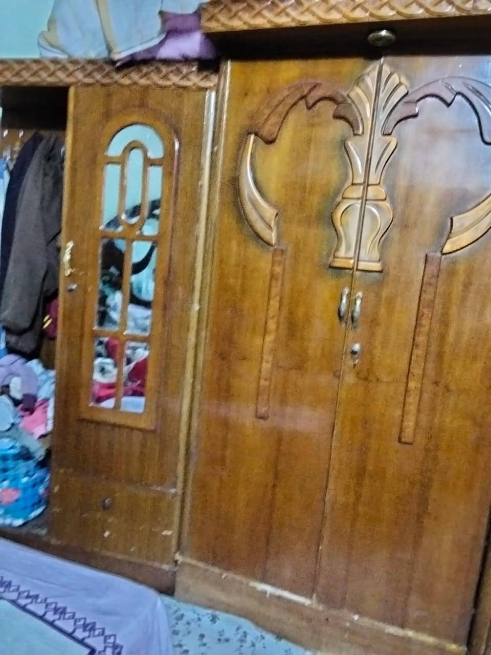 السلام عليكم غرفه للبيع ب 350 وبيها مجال استفسار الرقم ***********
