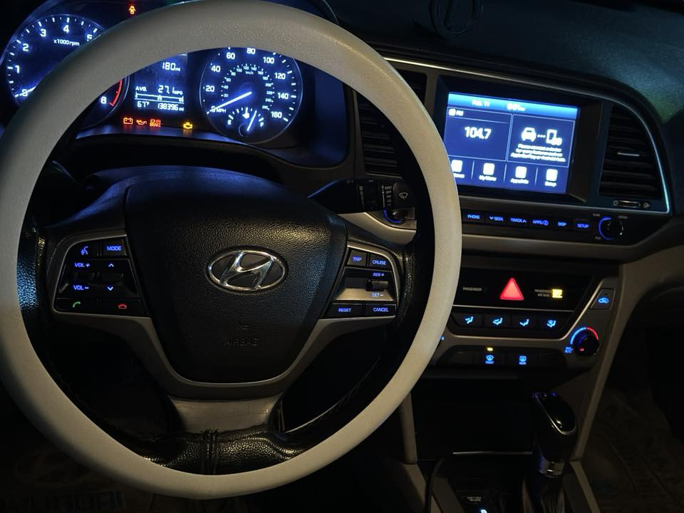 سلام عليكم  الانترة ٢٠١٧ امريكي مكينة ٢٠٠٠دوش رقم اسليمانية  بسمي مداور  بيها منضومة غاز تبريد جاهز السيارة مابيها اي شي او اي عيب بيها ٥ قطع صبغ بدون دواخل جاهزة من كلشي الشراي يتصل مكاني كربلاء ***********
