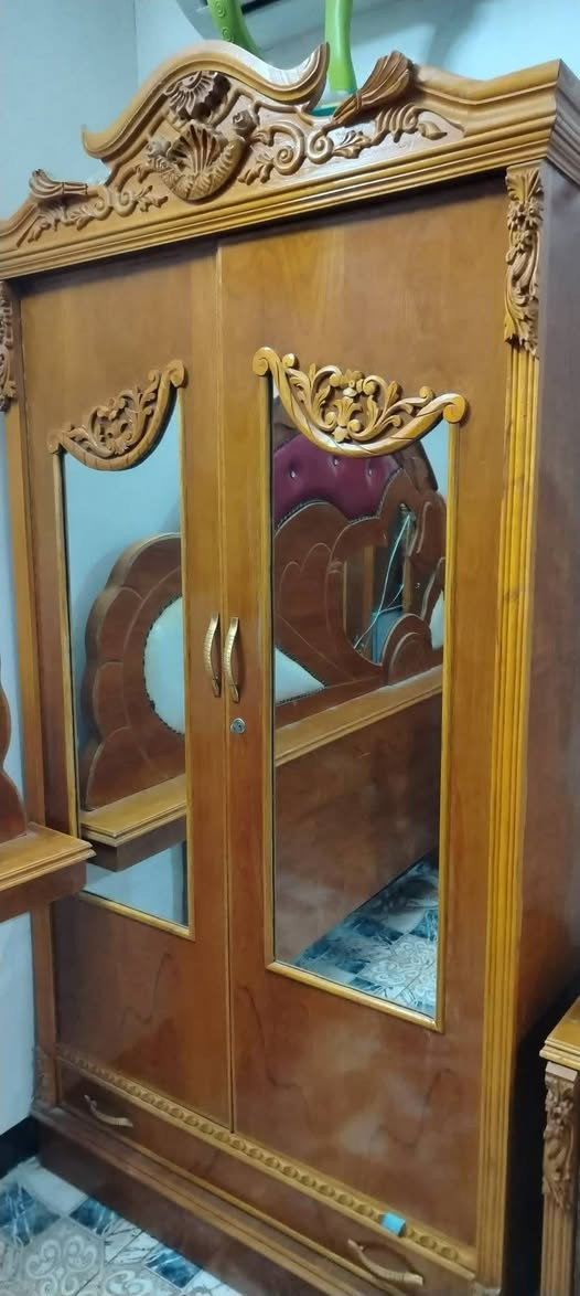 صاج تسكام الزاويه ب100 التاج وكومديات 2 ب100 ميز مرايه ب100 نضيفات جربايه نفر ب75 بيها ضرر بسيط بلقاعده
 وبيهن مجال لشراي لمكان شاميه


**إذا كنت صاحب هذا الإعلان وتريد حذفه لأي سبب، رجاءا أرسل رسالة إلى الدعم الفني**