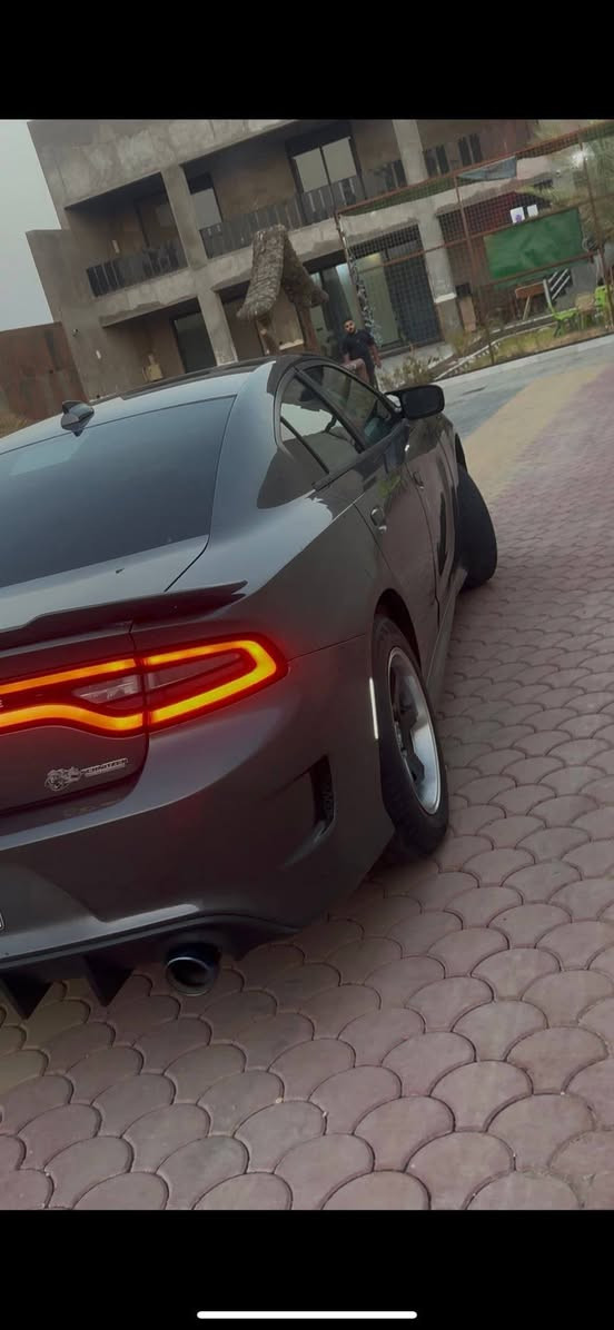 جارجر موديل 2015 لون فيلي  6 اسلندر الفئه sxt كشنات تدافئه وتبريد شاشه كبيره ابلاديه كير ومكينه وتبريد جديده سيارة قطرة صبغ مابيها ولا حادث بيها بيها بس بارد قليل بجاملغ الامامي وباب الصدر بس والباقي كفاله. سياره حلوه وتعبان عليها مامتعوبه صارف عليها هواي مكاني كربلاء. الاستفسار ات ***********) السعر ١٧٠ وبيها مجال
