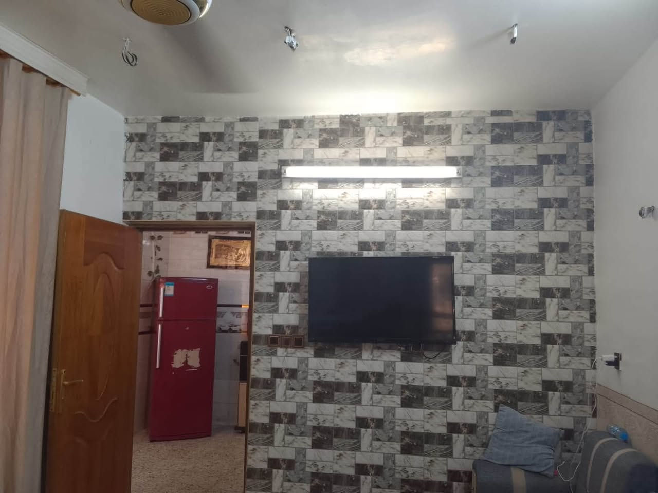 السلام عليكم
بيت 🏠 ١٠٠ م في الثعالبة الـ٩٠٠٠ قرب السوق

طابق ونص 

مواصفات البيت 

الطابق الارضي 

استقبال 

غرفه 

صحيات خارجيه 

صحيات داخليه

مطبخ 

غرفه في الطابق الثاني 

البيت مرمم في عام ٢٠٢٢ بالكامل 

كاشي ✅

سيراميك جدران ✅

بورسلين الغرفه الفوگ ✅

كامل مُكمل فقط تجيب غراضك وتگعد 

السعر خاص 

الرقم 

*********** فقط واتساب

‭***********‬
