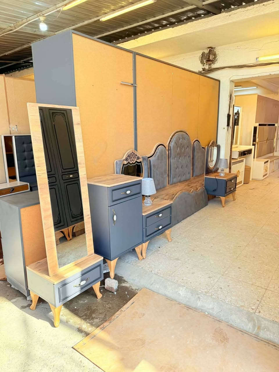 ✨ غرفة تركي كانتري زان الأصلي 9قطع 
نظام ابواب 
سرير مخزن عملي 
 قماش وتر بروف أصلي
✨ نظافة 95/💯
السعر  / مليون و350
 شد ونقل مجاني داخل بغداد
توصيل للمحافظات بأسعار رمزية


**إذا كنت صاحب هذا الإعلان وتريد حذفه لأي سبب، رجاءا أرسل رسالة إلى الدعم الفني**