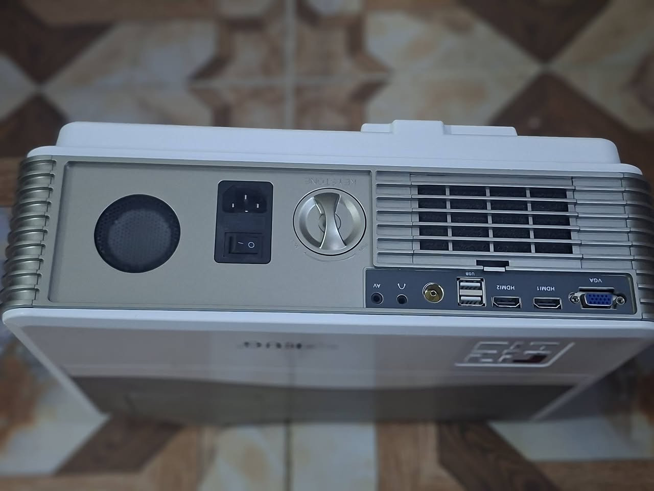 متوفر داتا شو
حجم كبير نوعيه زينه 
يشتغل كامل نت يوتيوب كلشي
مراسله صفحه 
اتصال ***********
لايفوتكم انسب اسعار
