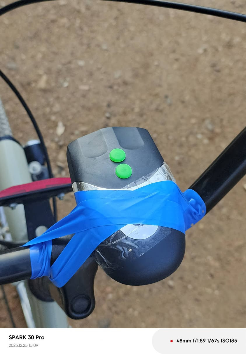 السلام عليكم بايسكل للبيع ياباني كرتون ياباني شرط النظافه 100/100 فول يجي وياه كاسحة  وعواية ولايت عدد 2 واحد وي العواية والثاني بلادي شرط الفحص الباسكل مستخدم 2يوم للاستفسار الاتصال على الرقم واتساب *********** مكان ميسان المشرح السعر 125وبي مجال وانا خادم للطيبين
