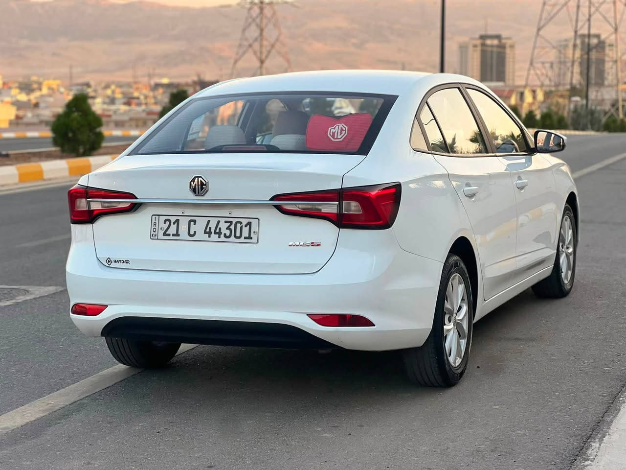 mg5 standard plus 2024
مواسەفاتی ستاندار پلەس 
شاشەو تەحەکوماتی سەر سوکان 
کۆمەڵێک مواسەفاتی تر 
هەموو گیانی بەشەرت 
تەنها ٣٣ هەزار ڕۆشتوە
سفری شەریکەی حەیدەر
وەک دەقی شەریکە ماوەتەوە
بێ بۆیاخ بێ سارد بێ تەرزەتەنها دۆسەی لای سەکن یەک قەڵەم کاری بچوکی پێوەیە لەگەڵ چەمەلەخی لای سایەق یەک پەنجە قوپاوی کە دیار نیە پێوەی ڕەسمی سۆنەریم داناوە.
سەیارەکە بۆیاخ تەنکە 
هەموو تەفاسیلێکم نوسیوە .
تەحویل و خرامەی بەشەرت
نرخی ١٠٣ گەڵاو مەجالێکی کەم 
***********
واتسئاپ
