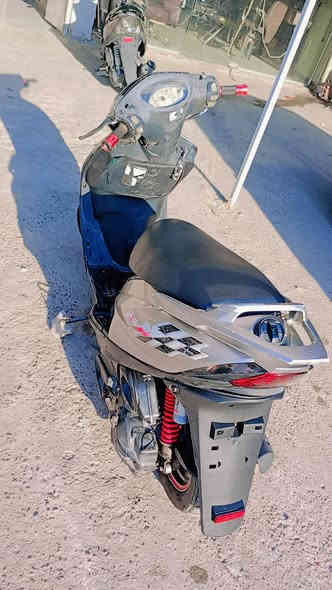 السلام عليكم ماكس 140 دراجه جاهزه من كلشي ختم واحد مكينه نضيفه كهربائيات كلها شغاله اشاير لايت دشبول لونين كيج السعره والبانزين كلها شغاله 
ب350 وبيها مجال مكاني البياع شرطه الرابعه ***********
