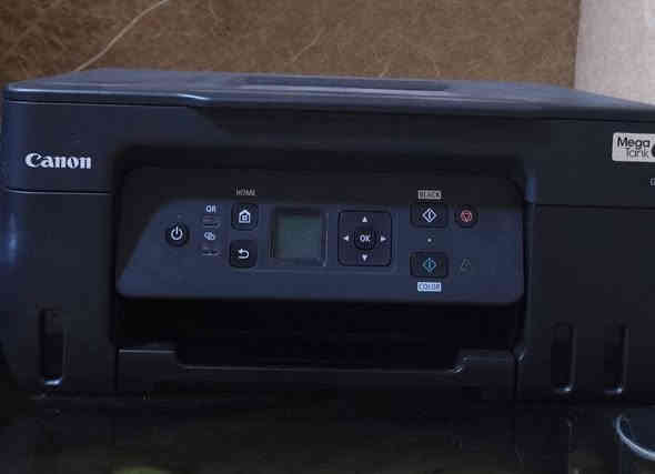 طابعه كانون G3470 ملونه احبار اصليه بيها ساحبين بيها كم ورقه كامله مع ملحقاتها والكارتونه تفيد للاستعمال المنزلي والى المدراس والطلاب سهلة الاستعمال  تسحب من الموبايل والحاسبه.. عن طريق Wi-Fi .. طباعه+ استنساخ+ سكنر
عنواني الكراده...***********
بسعر 135 ألف
