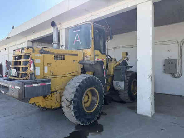 السلام عليكم  
كوماتسو 2001 حجم 320 
شفل جاهز للعمل مابي اي نقص 
بدون ارقام 
العنوان صلاح الدين بيجي 
السعر 180$
***********
***********
