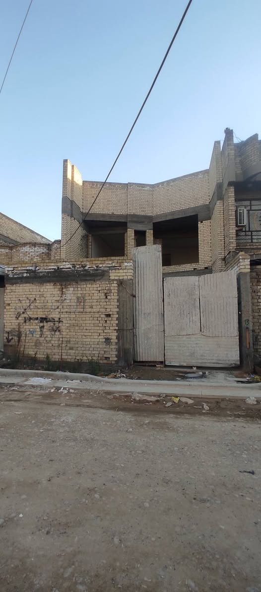 سلام عليكم توفر عندي بيت زراعي سند 25 سند وكاله موجودات على طابو الخلاني مساحه البيت 188متر جبها 7ونص نزال 25 بناء حديث 2026 البيت بي5غرف البيت كامل عوزه شي بسيط بيبان وشبابيك وكاشي شغل البيت بواري خلاطات شغل تركي درجه اولى منطقه كامله كل الخدمات مي مجاري كهرباء ماعده تبليط قريب جدا موجوده ارصفه موقع البيت البلديات الضباط خلف الصحفيين اقرب نقطه داله مدرسه زين القوس منطقه حي الامير الاستفسار اكثر ***********رد واتساب ماسنجر اخوكم حسن للعقارات
