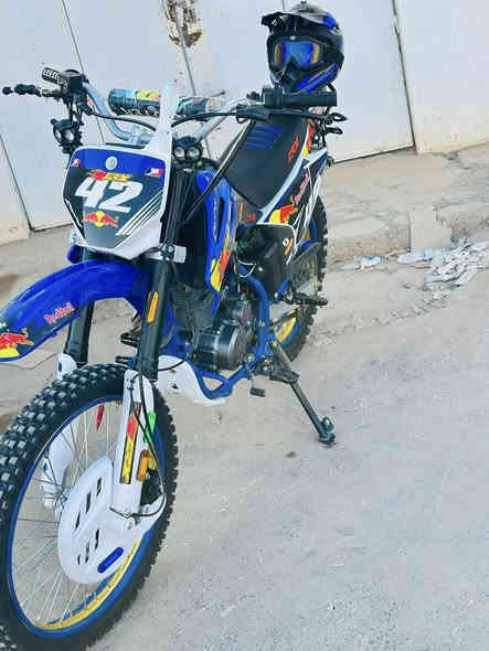 السلام عليكم دراجه CRXمحرك نار 250cc ريت بول جديده 
حيل ما تحط عليها ربع 
مال جناي
السعر 1500
وبي مجال 
رقم الهاتف ***********
