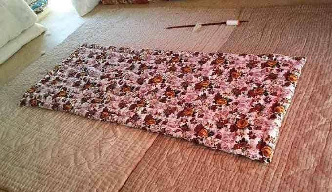 خياطة ومفروشات السكر لعمل وبيع كافة انواع المفروشات مستعدون لعمل جهاز العرائس المطارح والجودليات وعمل دواشك الفقرات مستعدون لنفش الصوف وندف القطن حي السكر قرب جامع الرحمة موبايل***********
