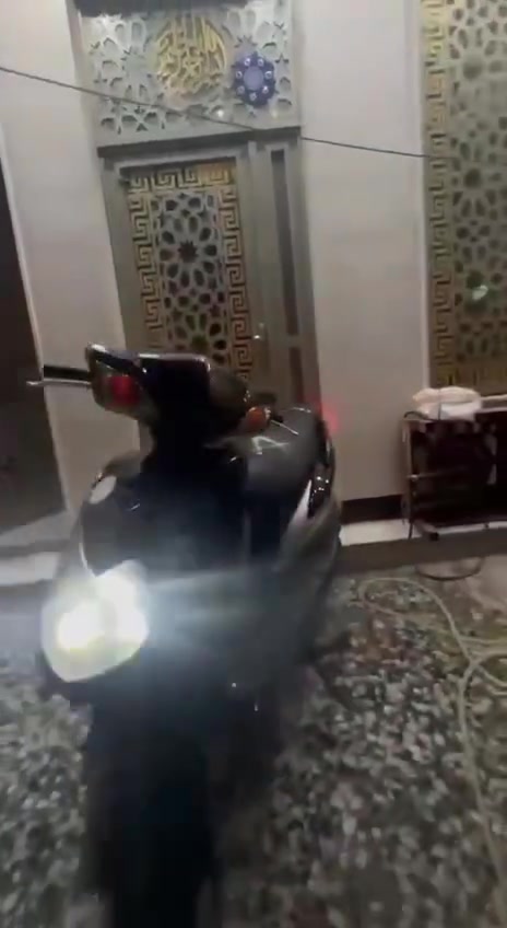 سلام عليكم دراجه سكنس كوري صارلها شهر نازله من رمبه للبيع سعر 800 وبيها مجال رقم ***********
