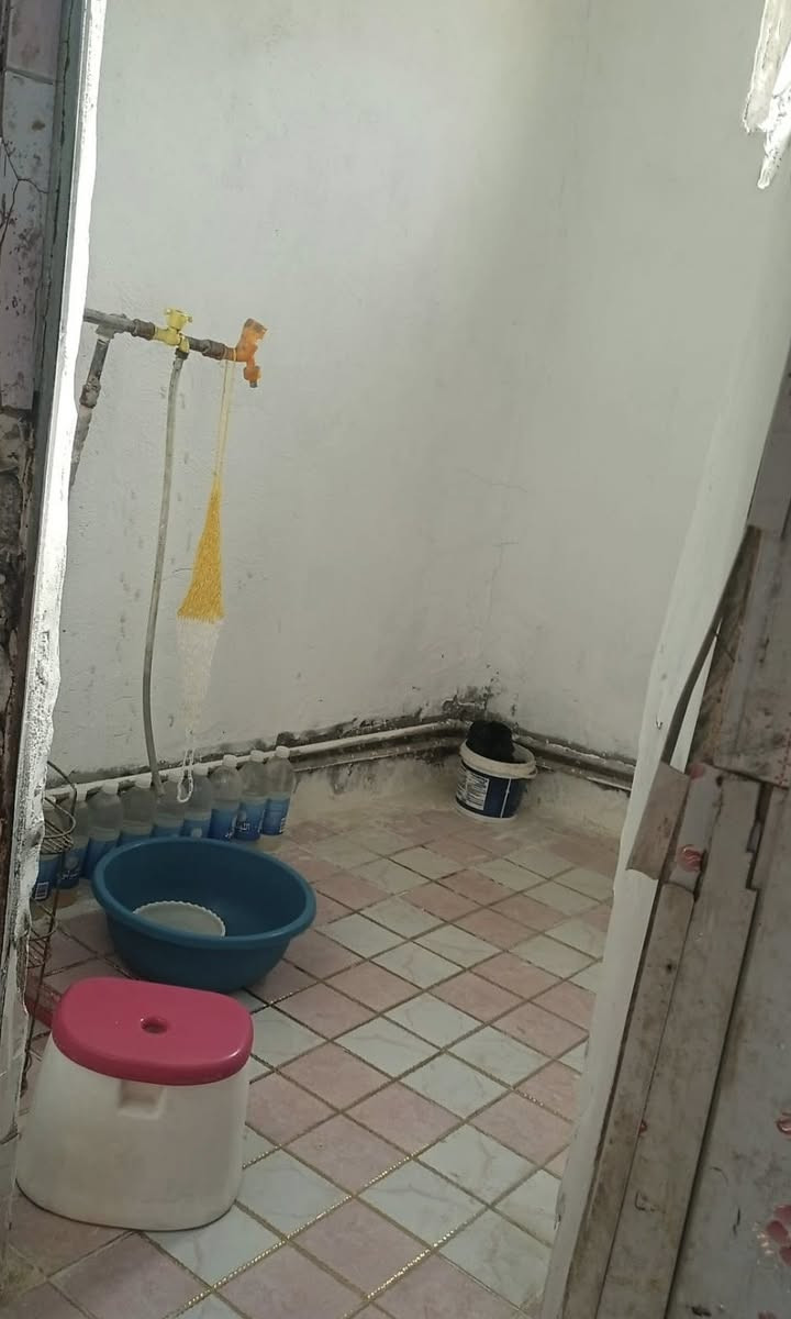 شقه البيع جوه الجسر مال شارع الجسر . غرفتين وصاله ومطبخ وحمام وبيها سخان وماطور وتانكي وخط مولده شقه سد قفليه  والسنوي مليون ونص ترهم مراوس بيت زراعي  وقصاد الاستفسار رقم الهاتف ***********
