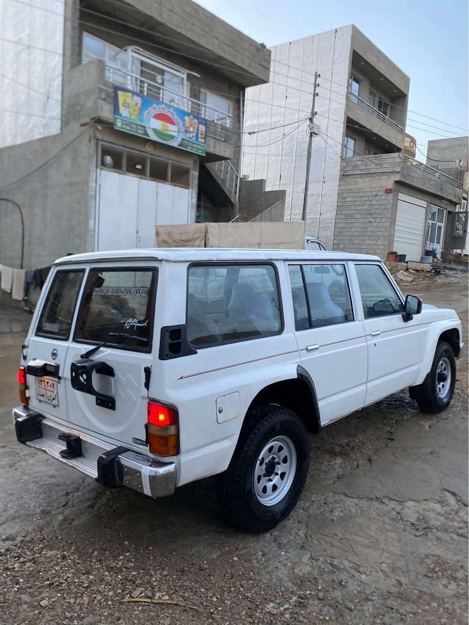 پاتڕۆڵ بۆفرۆشتن.  ئاڕمی پلاستیکی سلێمانییە بەشەرت  سەیارەکە چرکەی تیانییە. هەر جرکەیەک و 1 گەڵا ببڕە
چوار تایەیی تازەی. لەسەرە
کامل بۆیاخ نییە. من بەکامل ئەی فرۆشم. 
لەسلێمانیم 
***********
*********** السليمانية, العراق
