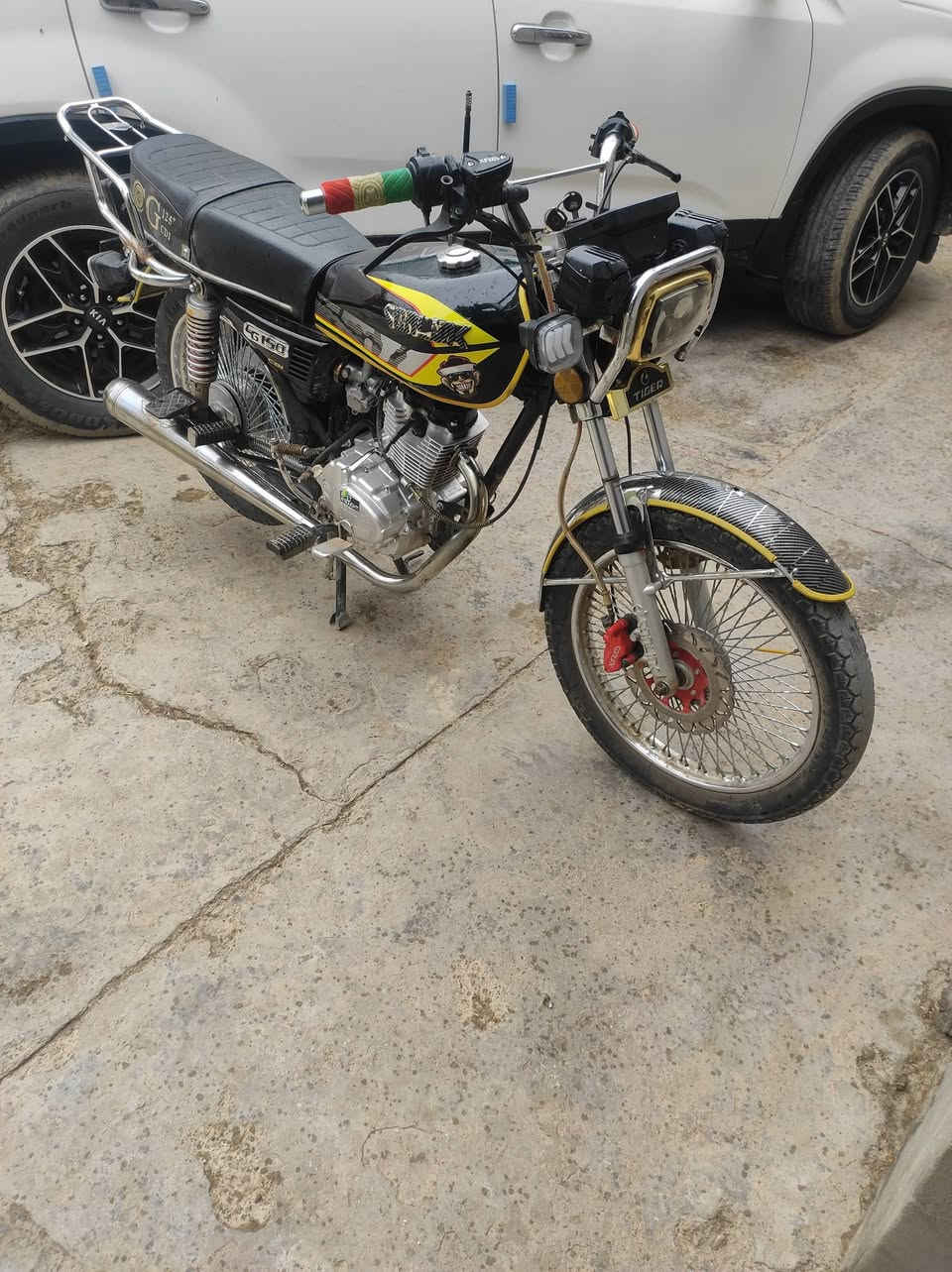 تايكر مديل 24 كلها كفاله 
ماعدا الشاشه طافيه 
اوراق أصولي 
مكاني خان بني سعد 
السعر 550 
الرقم ***********
