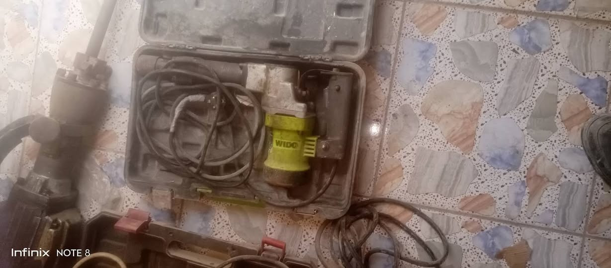 السلام عليكم دريلات قديمه للبيع بسعر مناسب اللي محتاجهن هذا رقمي ***********
