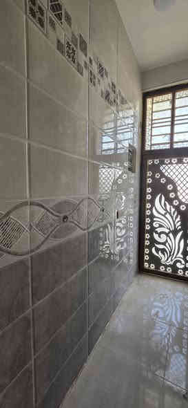 سلام عليكم دار للبيع سعر ٨٨ مليون مع المجال 
مساحه ١٠٠ متر واجها ٦ متر طابق واحد نوع العقار ملك صرف ١ غرفه نوم بيت بناء حديث جدا وحاليا فارغ تسليم مباشر عنوان الدار طويريج ام الهوى شارع ابو قاسم كافه الخدمات للاستفسار الاتصال ***********
