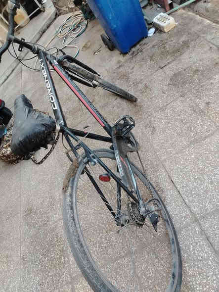 بايسكلات ٢ الأسود رياضي كير تاير جوبلس ميبنجر البايسكل مابي نقص بس اغسل و اطلع قيم واخذ بس مو جوة ال٥٠ الياباني تايرات بس نازلة مابي نقص قيم واخذ مكاني حي الجهاد للتواصل ***********
