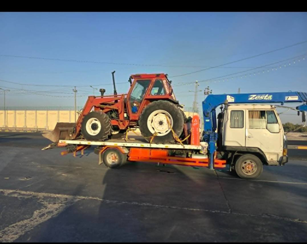 السلام عليكم كرين للبيع فوزه مربع كرين حاويه ٣طن ٣سلايت بسمي مكينه وكير وحداديه تخم تاير بدي ياباني سياره جاهزه للعمل ماعايزه برغي سعر ٢٢٥ بيه مجال ***********
