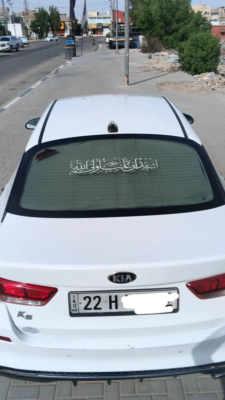 السلام عليكم كيا ك 5 الشكل القديم  موديل 2021
للبيع وارد كوري بانزين       رقم اربيل باسم شركة السنوية 2027    تريد وكالة تريد تحويل 
مكينة 2000دوش 
حدادية نص عمر السياره حلوه مال جناي 
بيهه 4 قطع البنيد  بي حار كد شبرين وجاملغ السايق صبغ وجاملغ العبري بارد 
السعر  150وبيه‍ه مجال 
الاتصال ***********.   البصرة الاصمعي الجديد
