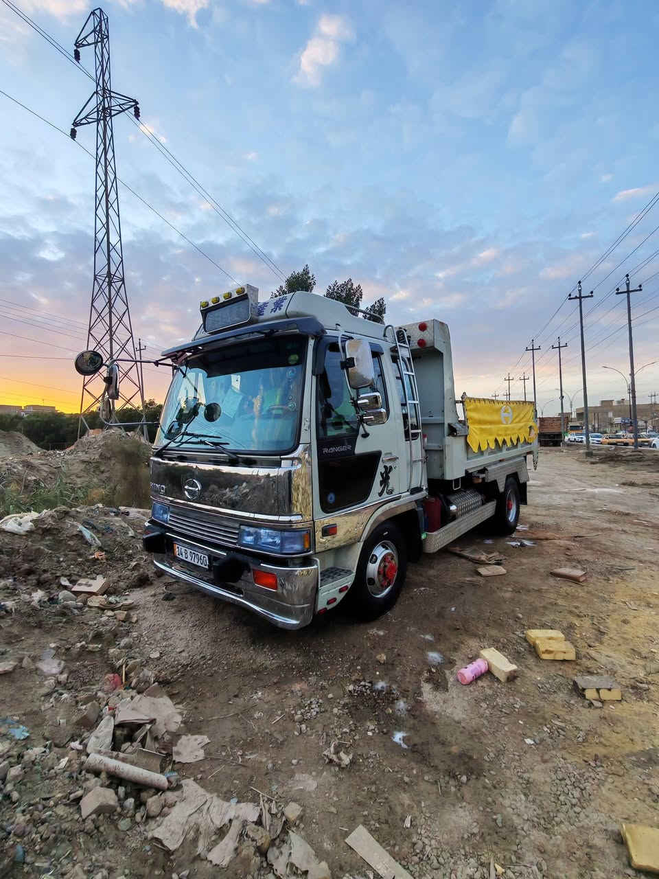 سلام عليكم هينو قلاب للبيع بسمي رقم بصره كير ومكينه وشاصي كفاله عامه السياره جديده بمعنه الكلمه دواخل كارتون تخم تاير السياره دخول جديد*********** المكان ديوانية
