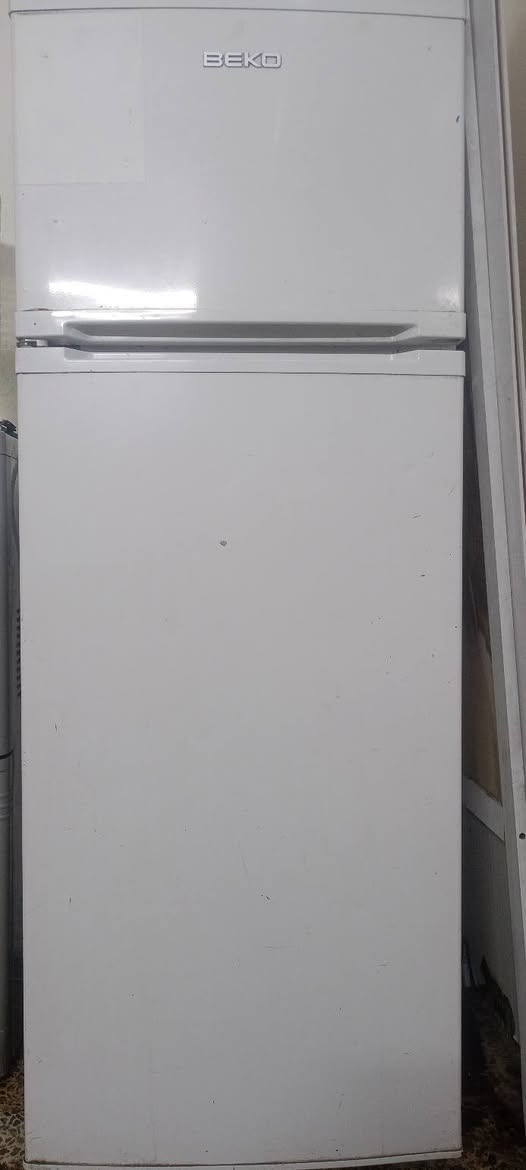 ثلاجه للبيع مكاني الامين بغداد رقم تواصل *********** وبي واتساب
