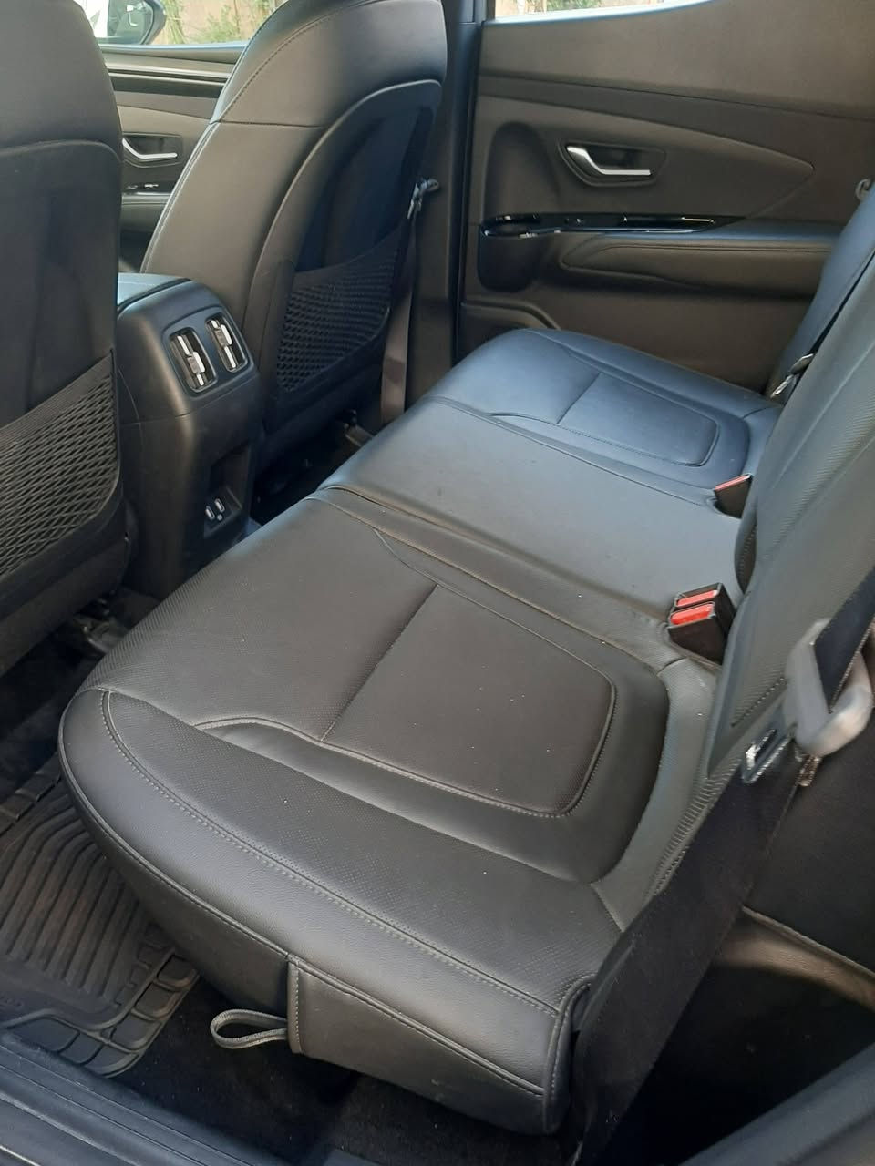 سلام عليكم 
موديل ٢٠٢٣
وارد كندي 
ماشيه ٥١ كيلو متر 
مكينه ٢٥٠٠ تيربو
مواصفات ١/١
حادث بس بنيد مصلح نفس
كله مكفوله عدا البنيد
سعره ٢١٠ وبيه مجال
استفسار على الرقم 
***********
بيه واتساب
