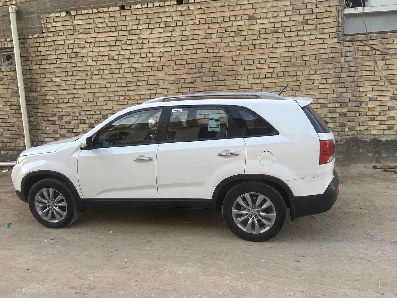 سلام عليكم 
سورنتو للبيع موديل 12 .6سلندر  سياره بدون ضربه مكفول  
بنرامه 7راكب كير محرك شرط سياره حلوا مال جناي 
مكان سياره النجف السعر  175و بي مجال لطيبين سياره احله من صوره . اتصل ***********
