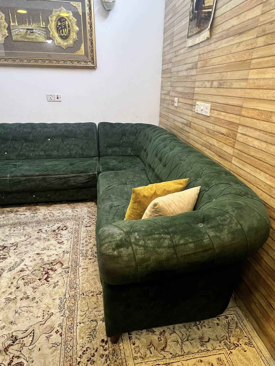 سلام عليكم ديوان مستعمل قياسه ٣*٢ ونص سعره ٢٥٠ 
***********
