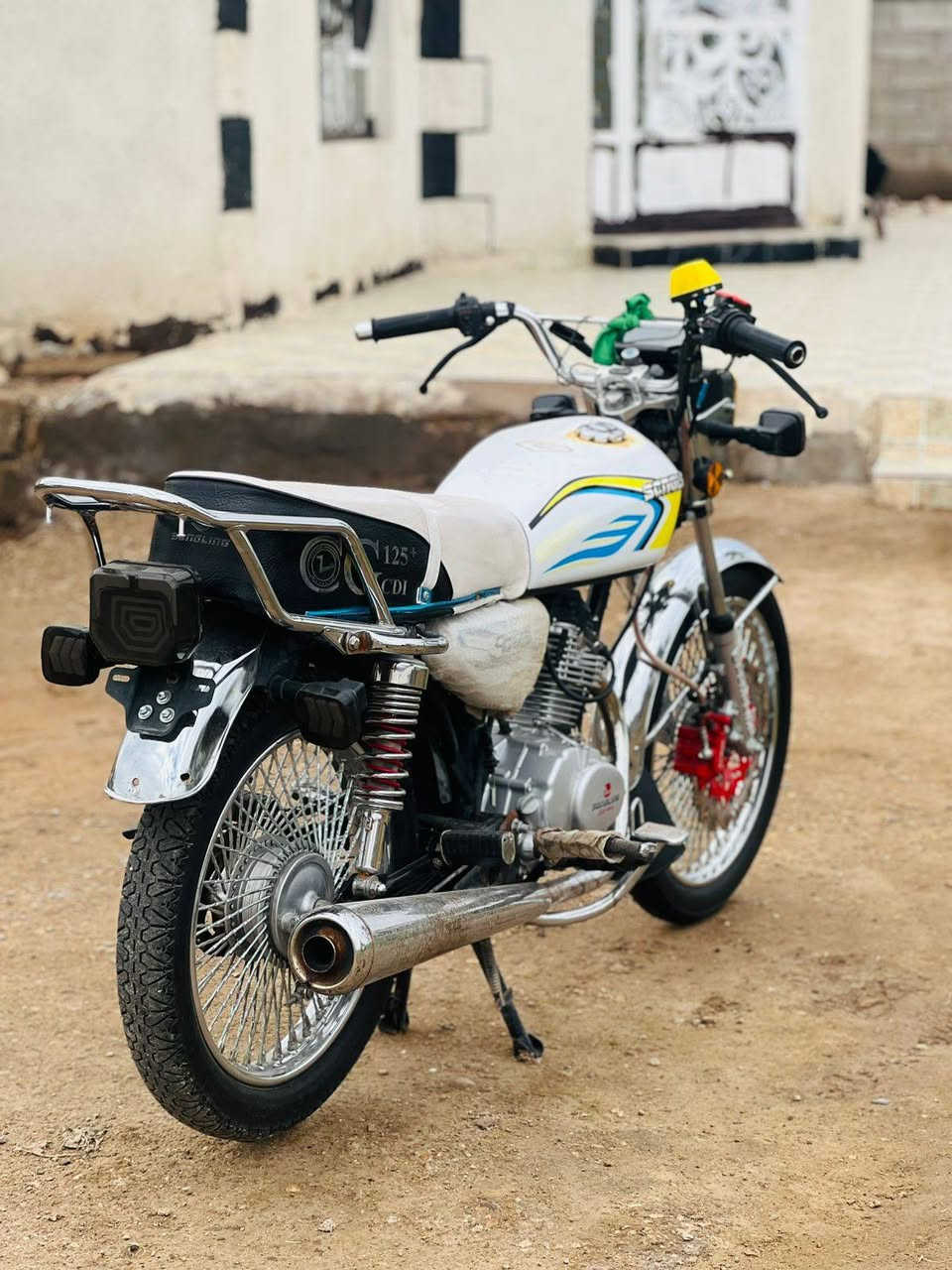 السلام عليكم  دراجه البيع موديل 25مكفوله الدراجه اوراق سعره 700وبيه مجال شراي اتصل رمش واني ادك عليك ***********
