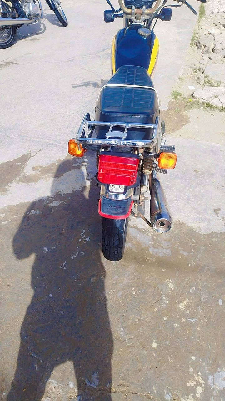 سلام عليكم دراجه سيفان دراجه خير من الله السعر 250 او بيه مجال  كلك كلك مكاني بابل محاويل قريت البعلوان هاذه رقمي ***********
