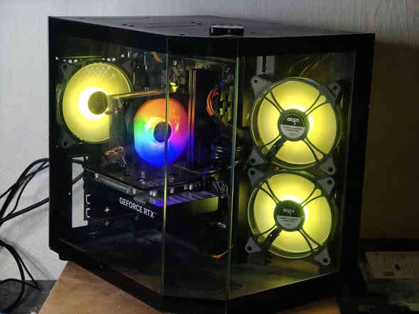 السلام عليكم 
تجميعة خفيفة لطيفة ظريفة للبيع
المواصفات :
💠GPU: RTX 3050 6G PNY الكرت اخو الجديد
💠CPU:  i5 9400f 
💠Cooler: coolstorem air cooler
💠M.b: Gigabyte h310
💠RAM: 16Gb 8x2 Black shild
💠STRG: 128GB ssd + 1000GB hdd
💠P.s: Xigmatic 
💠Case: Glass case with 3 fan RGB 
تحكم ريمونت 

ضمان الحاسبة اسبوع بشرط تربط على UPS لحماية القطع
💲السعر 565 الف

بغداد مدينة الصدر قطاع 23
يوجد توصيل
 واتس ***********
 اتصال ***********
