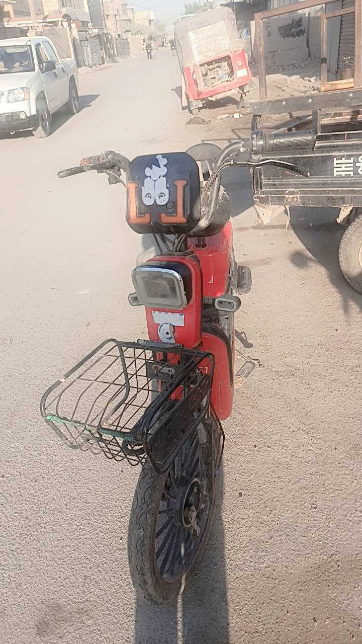 دراجه شحن كامله نضيفه كلشي مابيه نقصه باتريات دراجه شغاله مابيه شي شاشة بلاتوث كلة شغال مكان بغداد العبيدي شارع المحافض 100السعر ***********للتواصل
