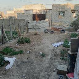 السلام عليكم بيت مساحه 260 متر بيت كامل وقطعه خلفيه وحديقه 
غرفتين وصاله ومطبخ واستقبال وصحيات 
مكانه بلناصريه منطقه السبل الثانيه قرب اسواق ابو شكريه للتواصل ***********
