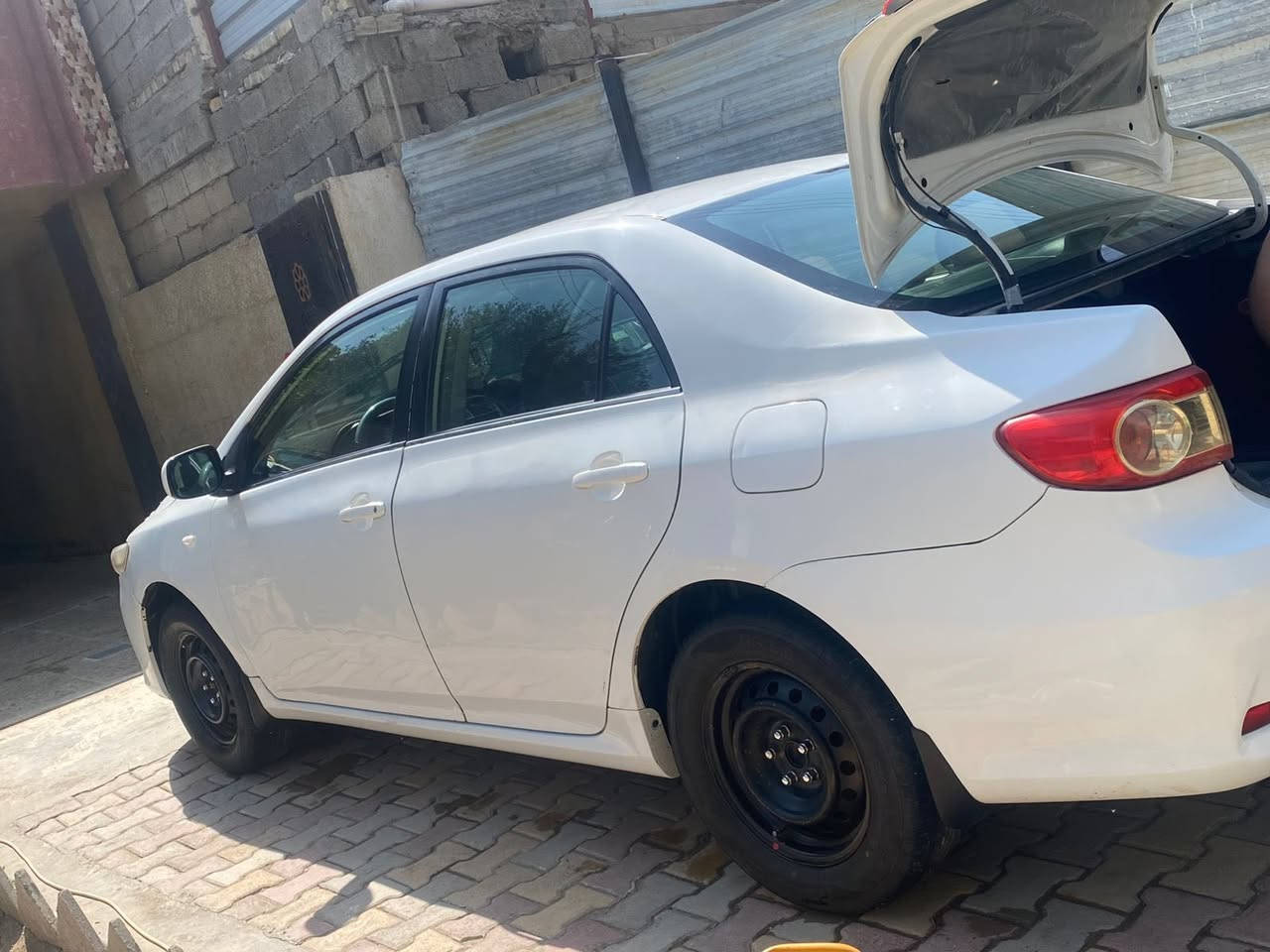 كورلا شركه عامه ٢٠١١ سياره جاهزه بيها ثلاث قطع صبغ بدون دواخل ابيعك حزام محرك كير تبريد كهربائيات كله شغال تايرات جيده رقم جديد سنويه جديده سعر ١١٥ وبيها مجال قليل مكان سياره ابي غريب رقم  الهاتف ***********
