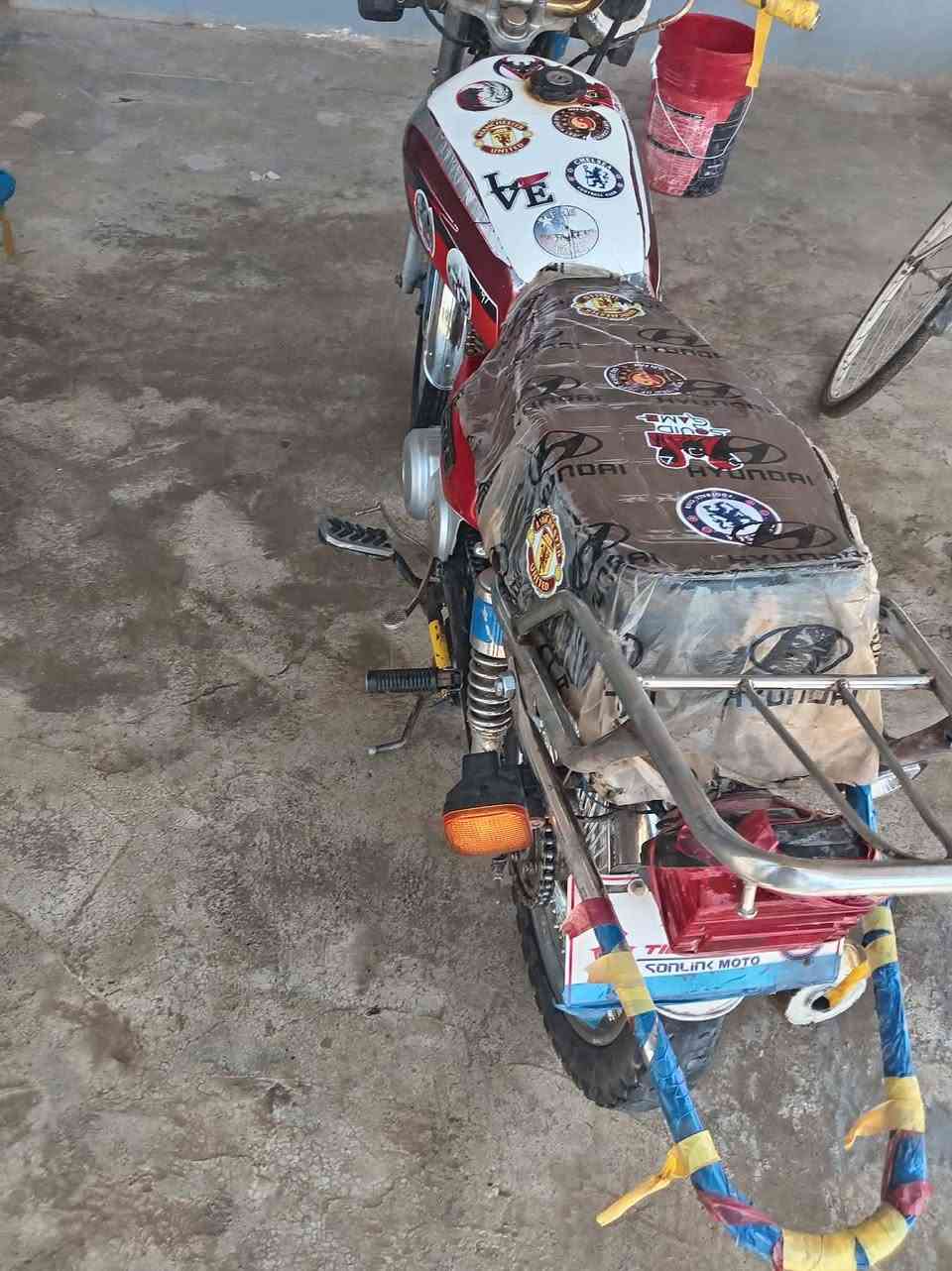 ماطور أربعة كير موديل 18محرك نضيف كهربائيات شغاله السعر 250وبيه مجال مكاني الحويجه داخل لتصال ***********
