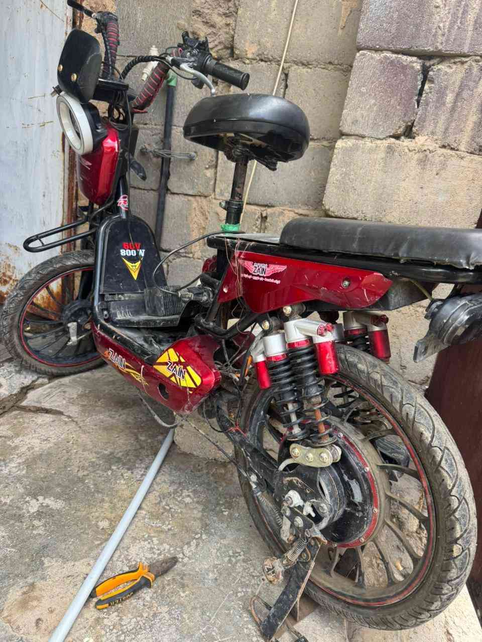 السلام عليكم خوان بايسكل شحن جان كلشي مابي بس تركته فتره ماتعال يشتغل حته بطاريته مال شحن موجوده ماعرف شنو المشكله بي سعره 60 الف مكاني بجزائر


**إذا كنت صاحب هذا الإعلان وتريد حذفه لأي سبب، رجاءا أرسل رسالة إلى الدعم الفني**