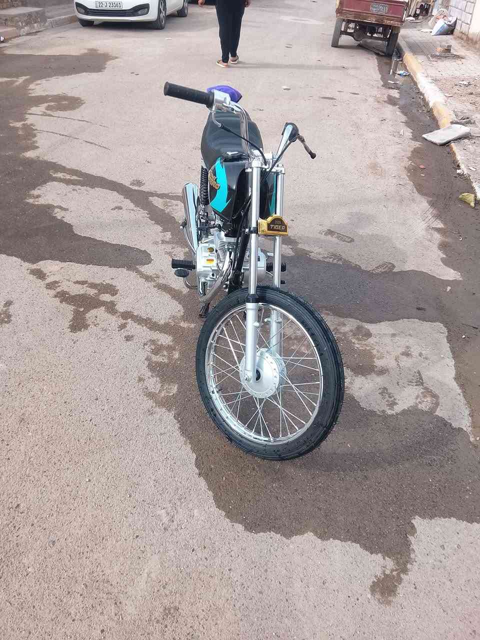 سلام عليكم دراجه للبيع شاصي ارشه 21اوراق اصولي بي معامله مال رقم واصله الل بصمه ولتعمير كله 2026 مكينه سيجي نامه ام الصليب ال احمر صارله 15من تعمرت  اول تبديله دهن السعر خاص او اتصل ***********
