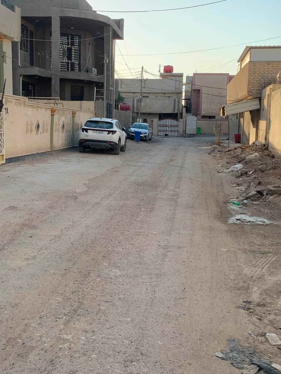 السلام عليكم دار للبيع بالحلة المساحة ٣١٨  ركن يقع على ٤ شوارع يبعد عن شارع ٦٠ / ٥٠ متر للاستفسار ***********
