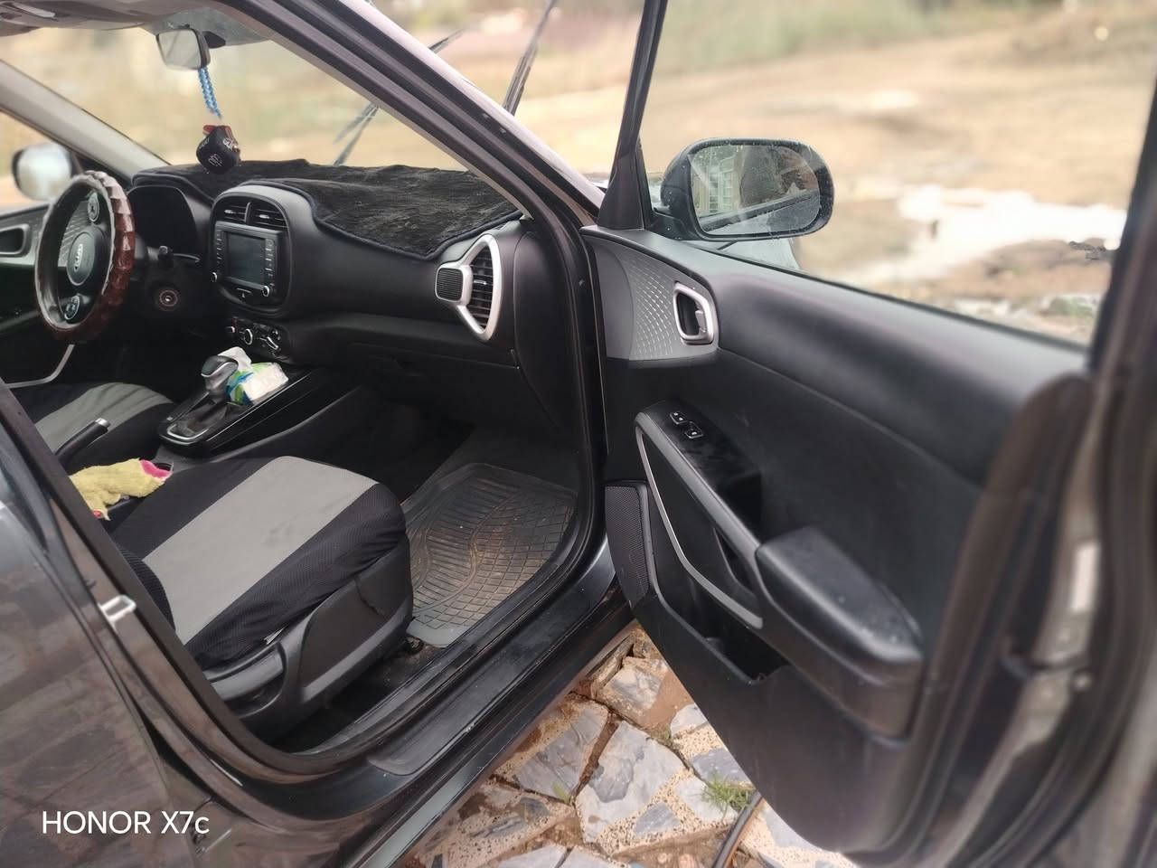 سلام عليكم صول 2020وارد امريكي بيها وبنيد كير مكينه كفاله سياره جديده  سعرها 140وبيها مجال بسيط***********
