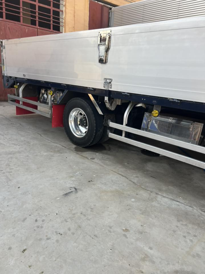 السلام عليكم سياره للبيع دخول جديد
موديل 2023 سته وربع شاصي عريض جوبلس مكينه 80سوبر العنوان واسط الصويرة ***********
