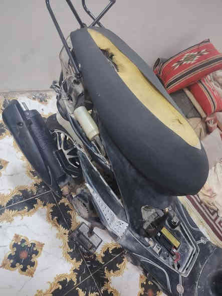 السلام عليكم
ماكس عدله للبيع
مفتوحه 55 واحد من براغي الصالنصه مكسور
كفراته كامله 300 وبيه مجال
واتساب ***********
