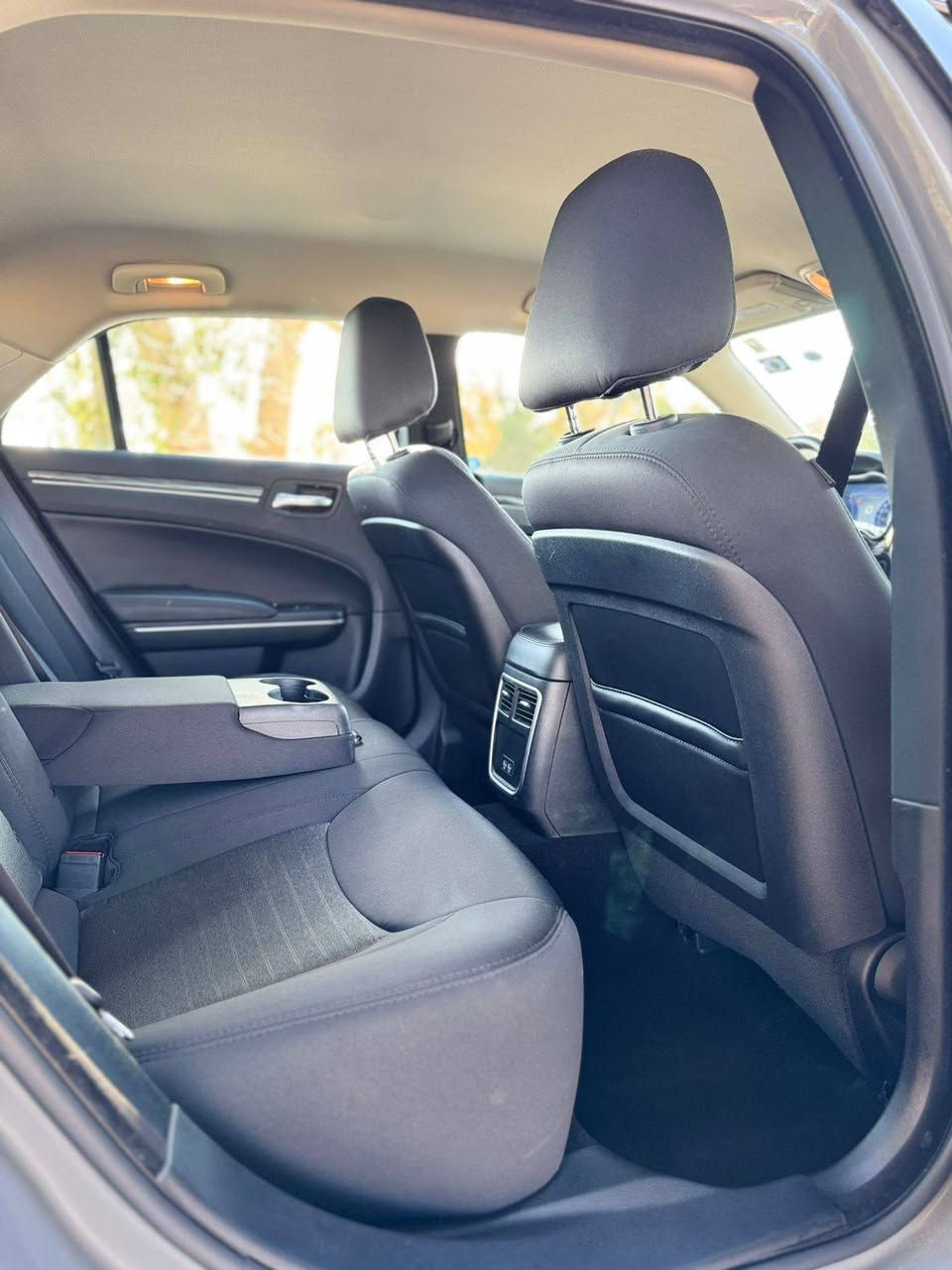 كرايسلر 2019 اخع زيروووو
 ماشية فقط 19 الف ميل 
- رقم مشروع وطني وين ما تحب تكدر تحول وتنقل ملكيه وبسمي سياره هزه جديده ورقم دولي جديد
السيارة كفاله عامه من صبغ حتى الدعامية بشرط قطعة وحده تبديل جاملغ جهةٍ اليمين اصلي وكاله 
رقم صاحب سيارة ***********
