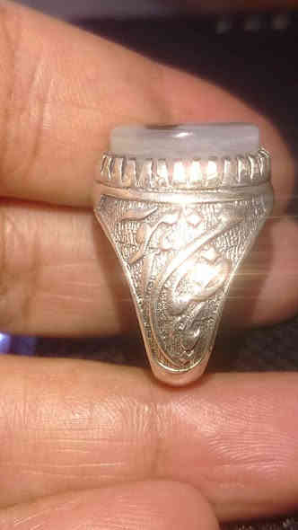 عقيق يماني طبيعي السعر 35الف العنوان بغداد زعفرانية فضه 925الهاتف *********** بغداد
